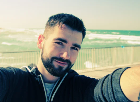 <em>Tomas G.</em>